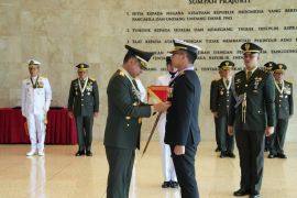 Panglima beri tanda kehormatan Jalasena Utama kepada KSAL Singapura