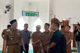 Bupati Hendrajoni tinjau kondisi Masjid Terapung Samudera Ilahi