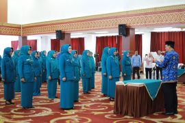 Bupati Hendrajoni lantik Pengurus TP PKK Pesisir Selatan