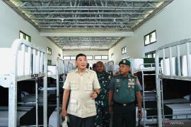 Menhan Sjafrie tinjau fasilitas prajurit di Rindam XV/Pattimura
