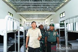 Menhan Sjafrie tinjau fasilitas prajurit di Rindam XV/Pattimura Ambon