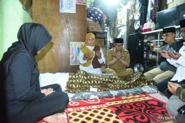 Plt Wali Kota Jaktim bantu korban kecelakaan di Jalan Ngurah Rai