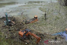 Volume sampah di Bendungan Leuwikeris
