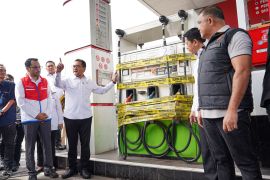 Pertamina segel SPBU nakal di jalan alternatif Sentul Bogor