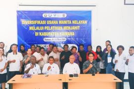 Pemkab Kaimana latih nelayan wanita kemampuan menjahit