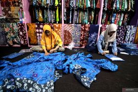 Produksi batik Sari Kenongo khas Sidoarjo