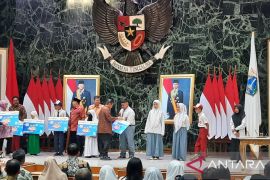 Penerima Kartu Jakarta Pintar Plus gratis masuk Taman Mini Indonesia Indah