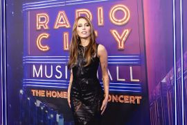 Busana Miley Cyrus ekspresikan berbagai cerita