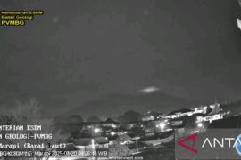 Gunung Marapi di Tanah Datar kembali erupsi lontarkan abu vulkanik 1 kilometer
