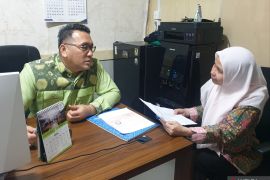 Dinsos Palembang  berikan kursi roda ke ratusan penyandang disabilitas