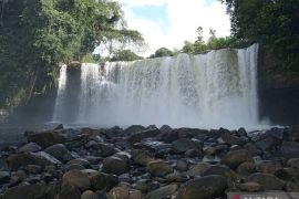 Riam Merasap: berwisata, berpetualang, serta menjaga lingkungan