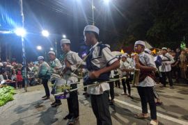 Pawai 'Talintingan" ajang pelestarian budaya lokal