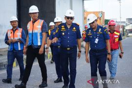 Bongkar muat di pelabuhan Tanjungpandan normal saat libur Lebaran 2025