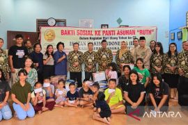 Panti asuhan Baiturrahmah An-Nur dan Ruth terima bantuan IKAHI Babel