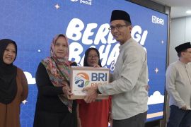 Program Berbagi Bahagia Bersama BRI Group, RO Bandar Lampung salurkan 1.680 paket sembako ke warga