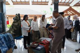 Bupati dukung perajin batik dan lurik Sleman mengembangkan kreativitas