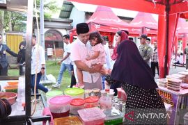 Wabup Trenggalek buka pasar murah Bank Jatim di Pasar Pon