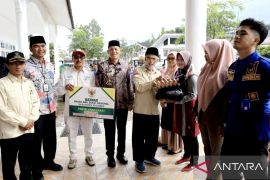 925 orang pekerja rentan di lingkungan Pemkab Pasaman terima bantuan lebaran