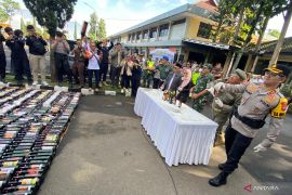 Polisi sita 4.292 botol minuman keras ilegal di Garut