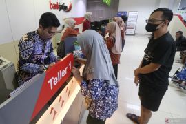 Penyerahan bansos PKH lansia di Kota Kediri