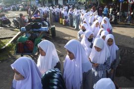 Santri pulang kampung ke Kepulauan Madura
