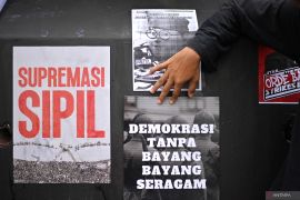 Aksi terkait RUU TNI di Gedung DPR