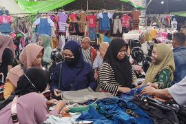 Suasana di Pasar Tengah Pontianak menjelang Lebaran 1446 H