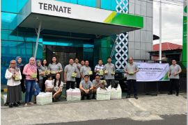 BPJS Ketenagakerjaan Ternate Berbagi Takjil wujud kepedulian di bulan Ramadhan