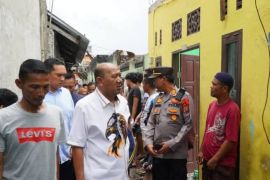 Syah Afandin berikan tali asih kepada korban kebakaran