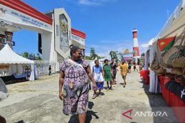 Pj Gubernur minta Bank Papua buka tempat penukaran valas perbatasan