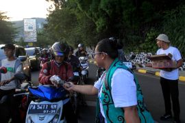 LKBN ANTARA Papua berbagi takjil gratis bagi warga di Kota Jayapura