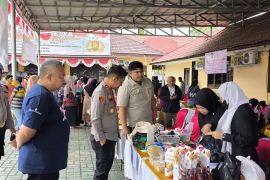 Polres HST-Pemkab gelar pasar murah Ramadhan bantu warga