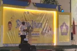 Bahlil beri motivasi santri: Sukses bukan hanya milik anak pejabat