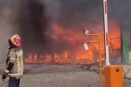 Kebakaran Pasar Jumaah Purwakarta, 12 mobil damkar berjibaku padamkan api