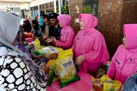 Polres dan Pemkab Sinjai gelar bazar ramadhan dirangkaikan pasar murah