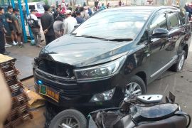 Mobil dinas bernopol kejaksaan tabrak tiga kendaraan di Cianjur: 5 luka sedang dan 1 luka berat