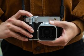 Fujifilm meluncurkan GFX100RF, kamera digital dengan lensa fix pertama