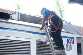 KAI Palembang jaga kebersihan di stasiun dan kereta  jelang Lebaran