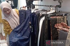 Penjualan kain sarung produksi UMKM Aceh meningkatkan jelang lebaran