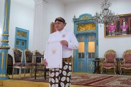 Keraton Surakarta beri kenaikan pangkat pemerhati pendidikan Setiawan