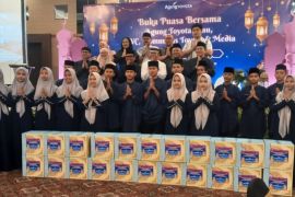 Toyota santuni anak Panti Asuhan Pekanbaru
