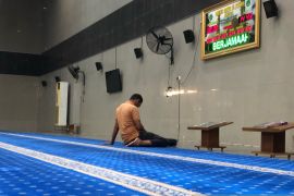 Umat Muslim di Ambon ramaikan Masjid Raya Al Fatah untuk Iktikaf Ramadhan