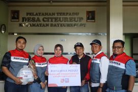 PT Pertamina Patra Niaga Regional JBB bantu korban banjir di Bandung