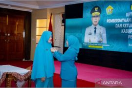 Ketua TP PKK Sultra lantik Ketua PKK dan Posyandu Buteng periode 2025-2030