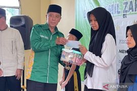 Baznas OKU renovasi rumah warga miskin di Kota Baturaja
