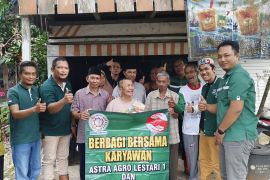 PT AAL 1 berikan santunan bagi warga Desa Halong