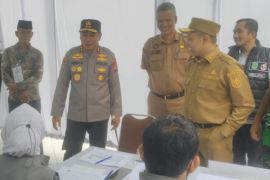 Tinjau TPS Loksus RSUD, Gubernur Riau harap tak ada lagi PSU di Siak