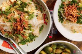 Menikmati tekwan Palembang ala masa kini, pakai mie instan