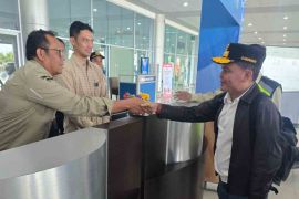 Gubernur Kalteng pantau aktivitas pemudik di Bandara Tjilik Riwut