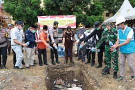 Polres Parimo musnahkan ratusan botol miras hasil Operasi Pekat